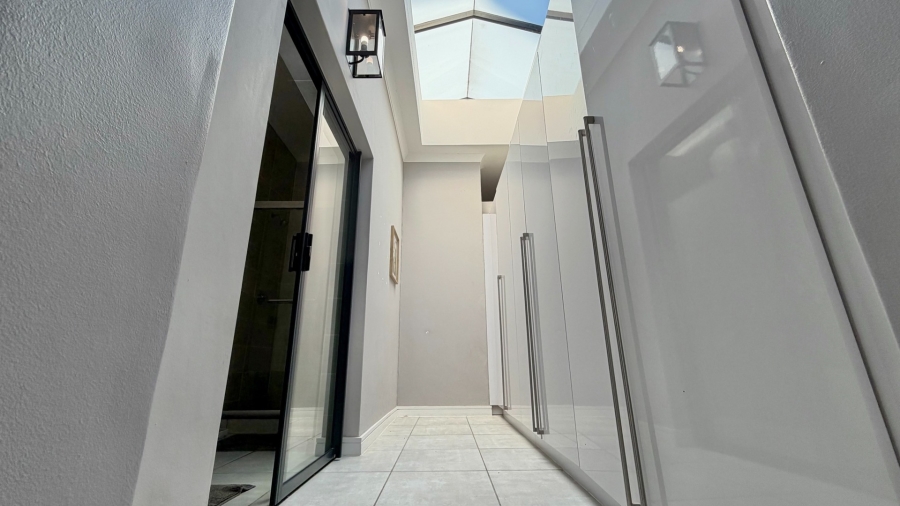 1 Bedroom Property for Sale in Paardevlei Western Cape